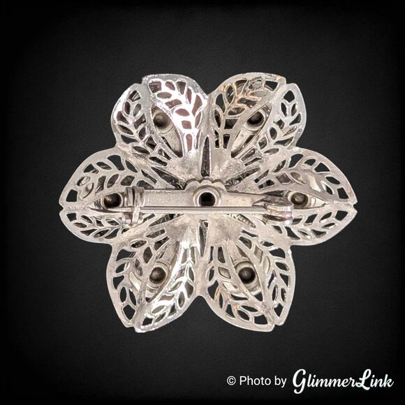 Vintage Rhinestone Flower Brooch Silver Tone Filigree Pin - Clear Sparkly Stones - Picture 6 of 7